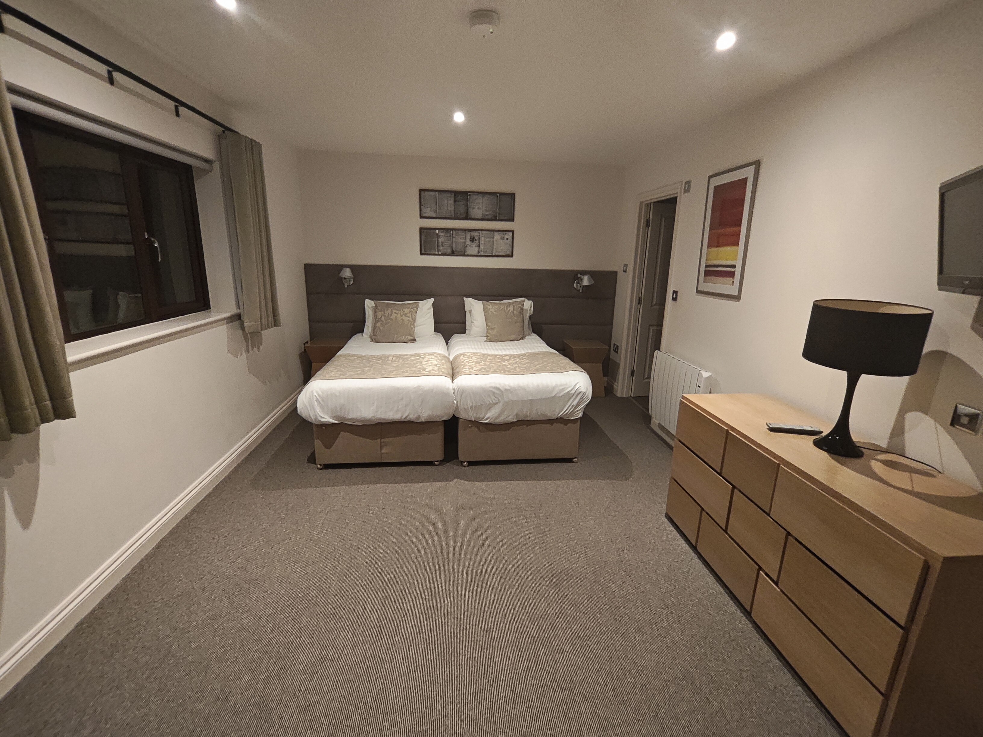 Two Bedroom Lodge with Sea View 8