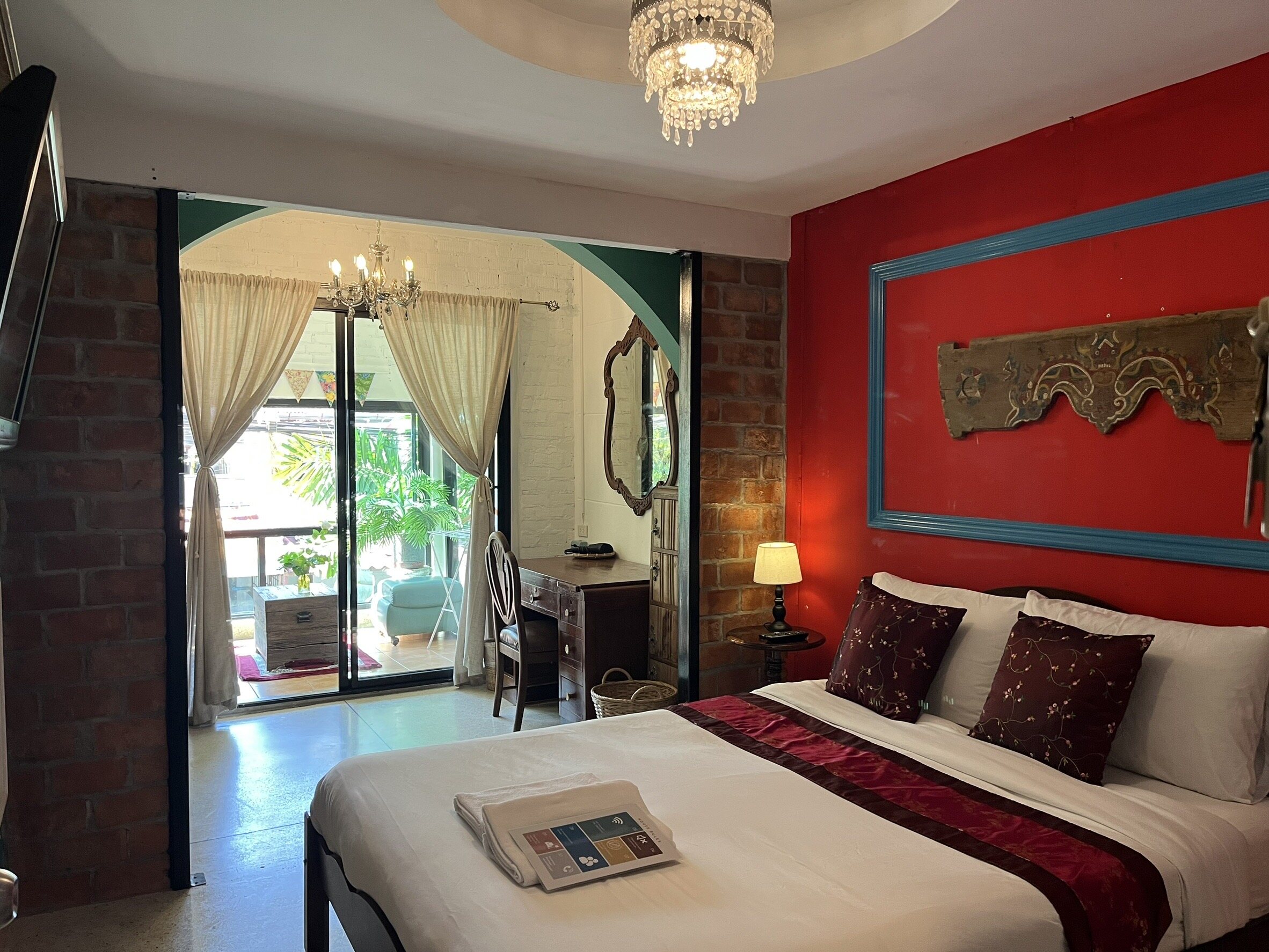 Five-Bedroom House 0