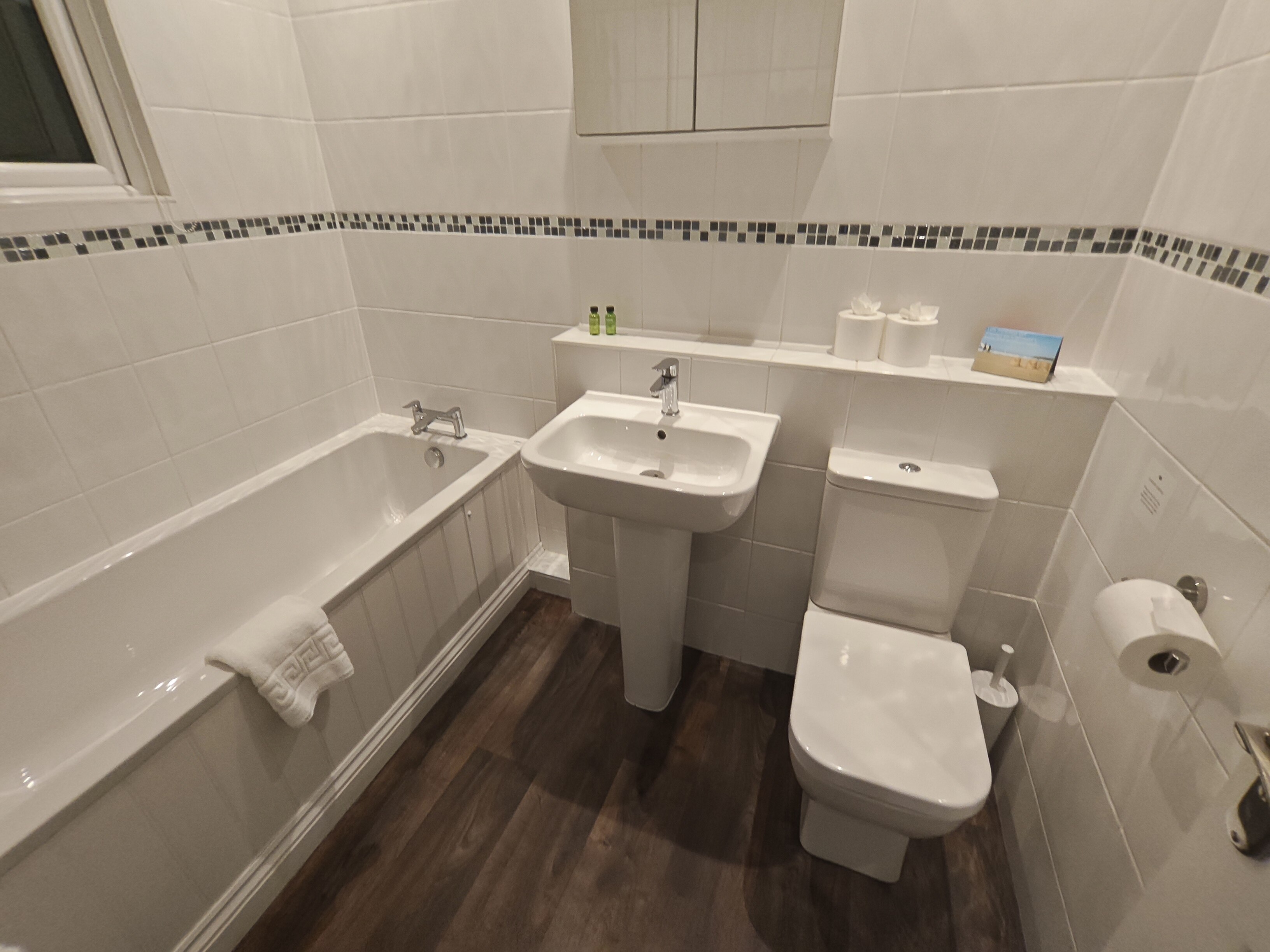 Two bedroom Lodge with Patio 6