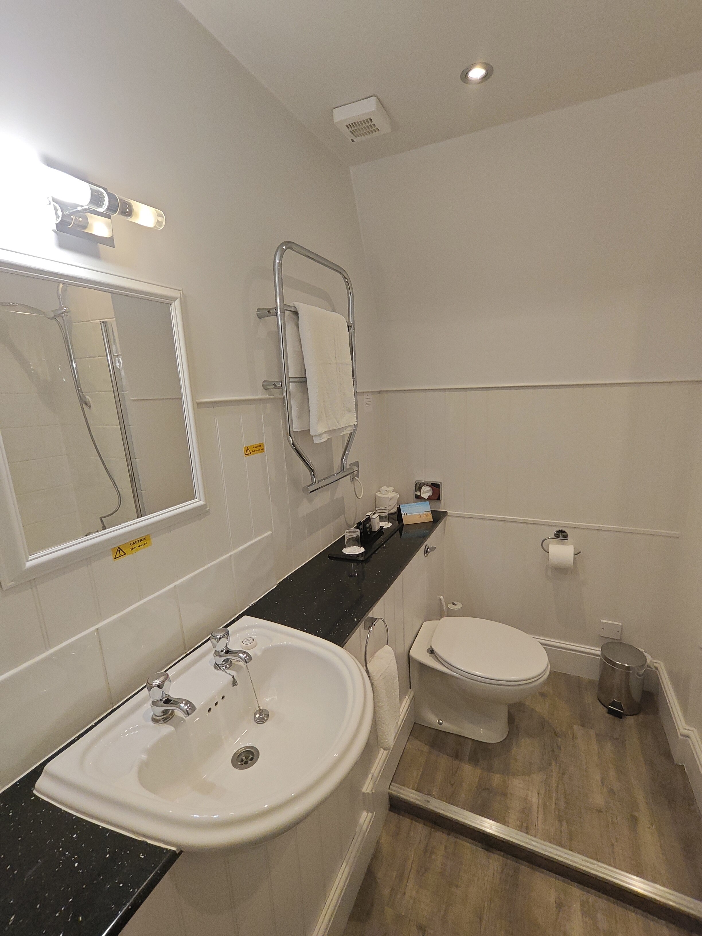 Deluxe Double Room with Balcony and Sea View 4