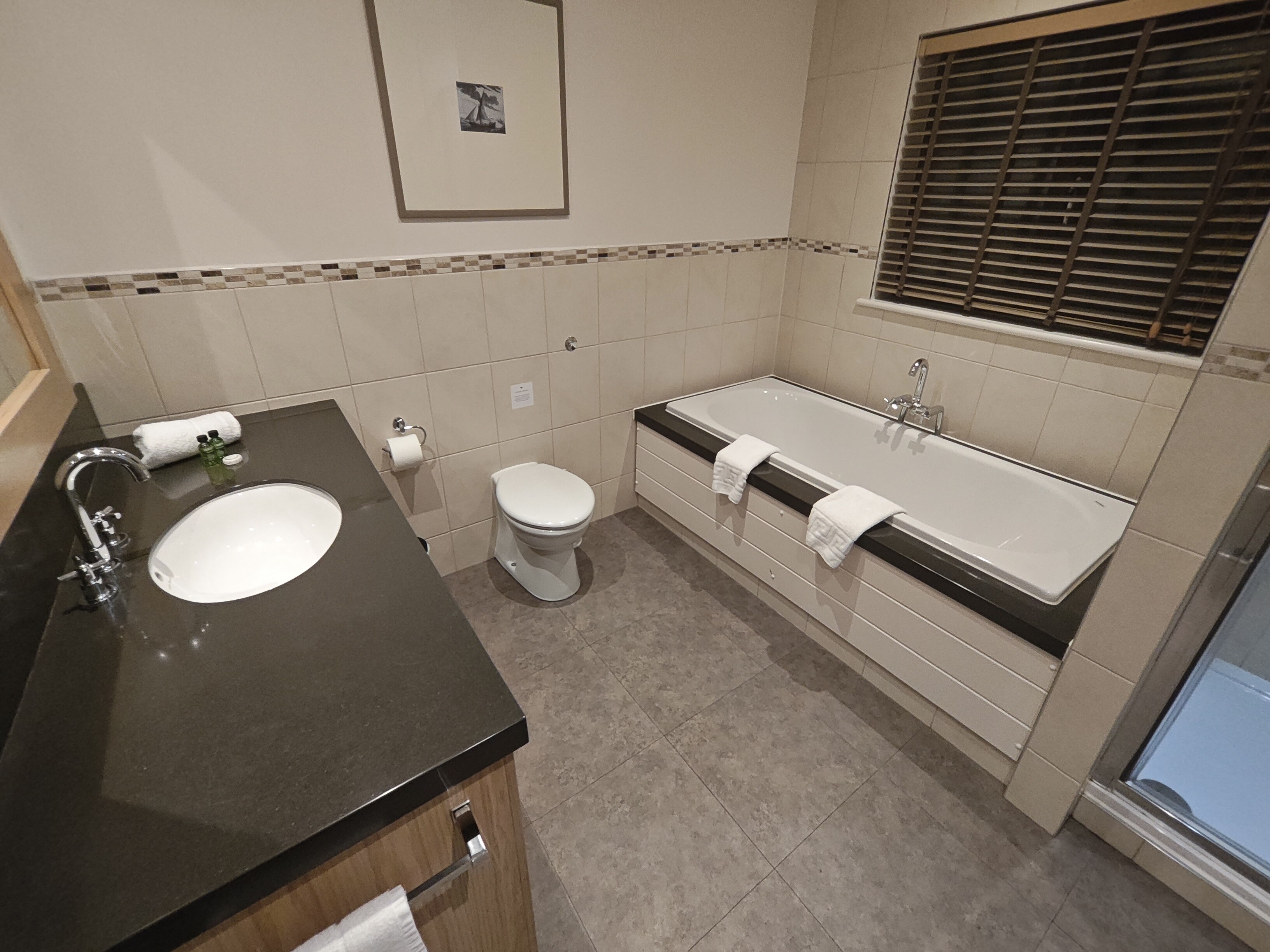 Two Bedroom Lodge with Sea View 4