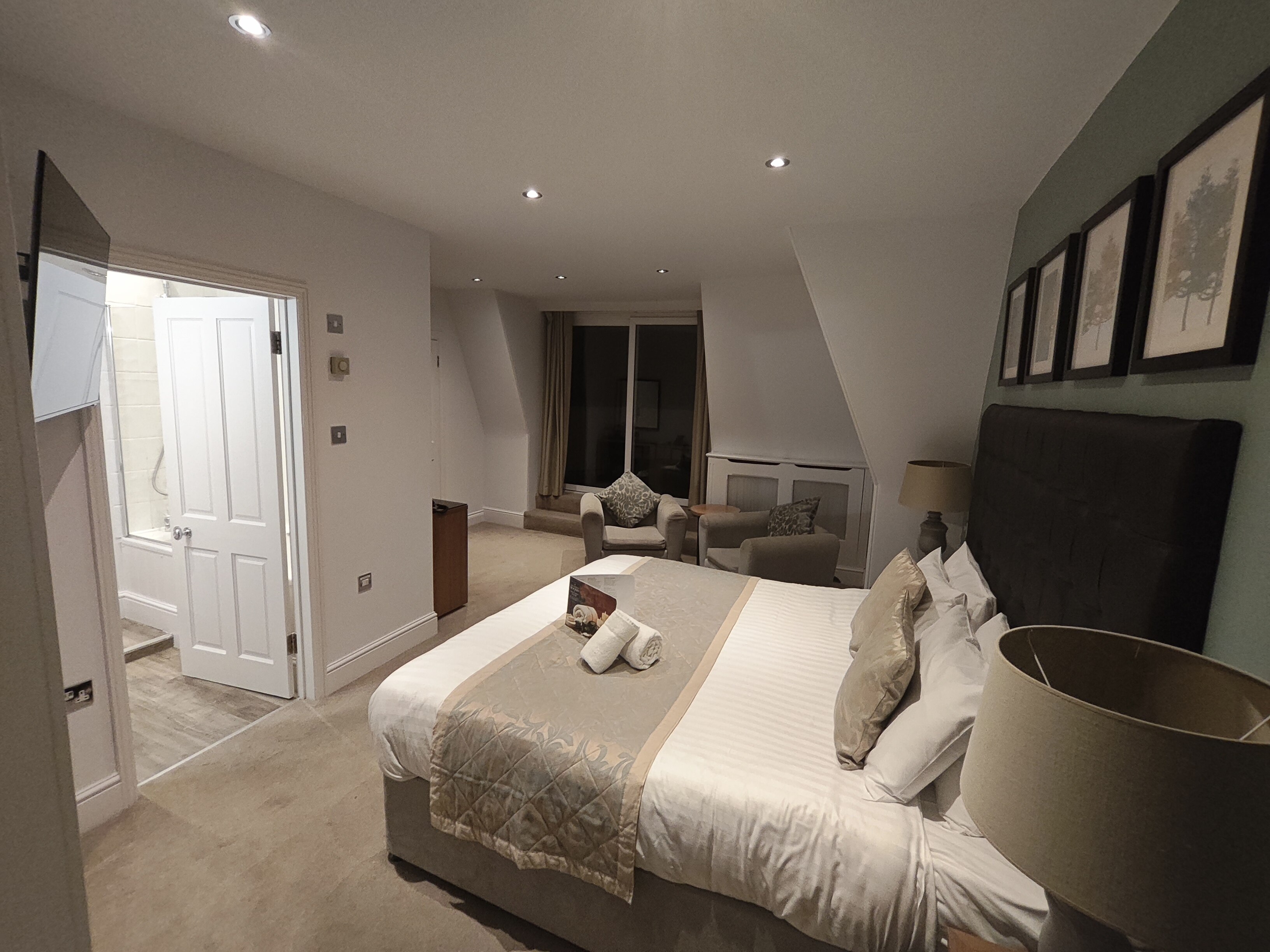 Deluxe Double Room with Balcony and Sea View 3