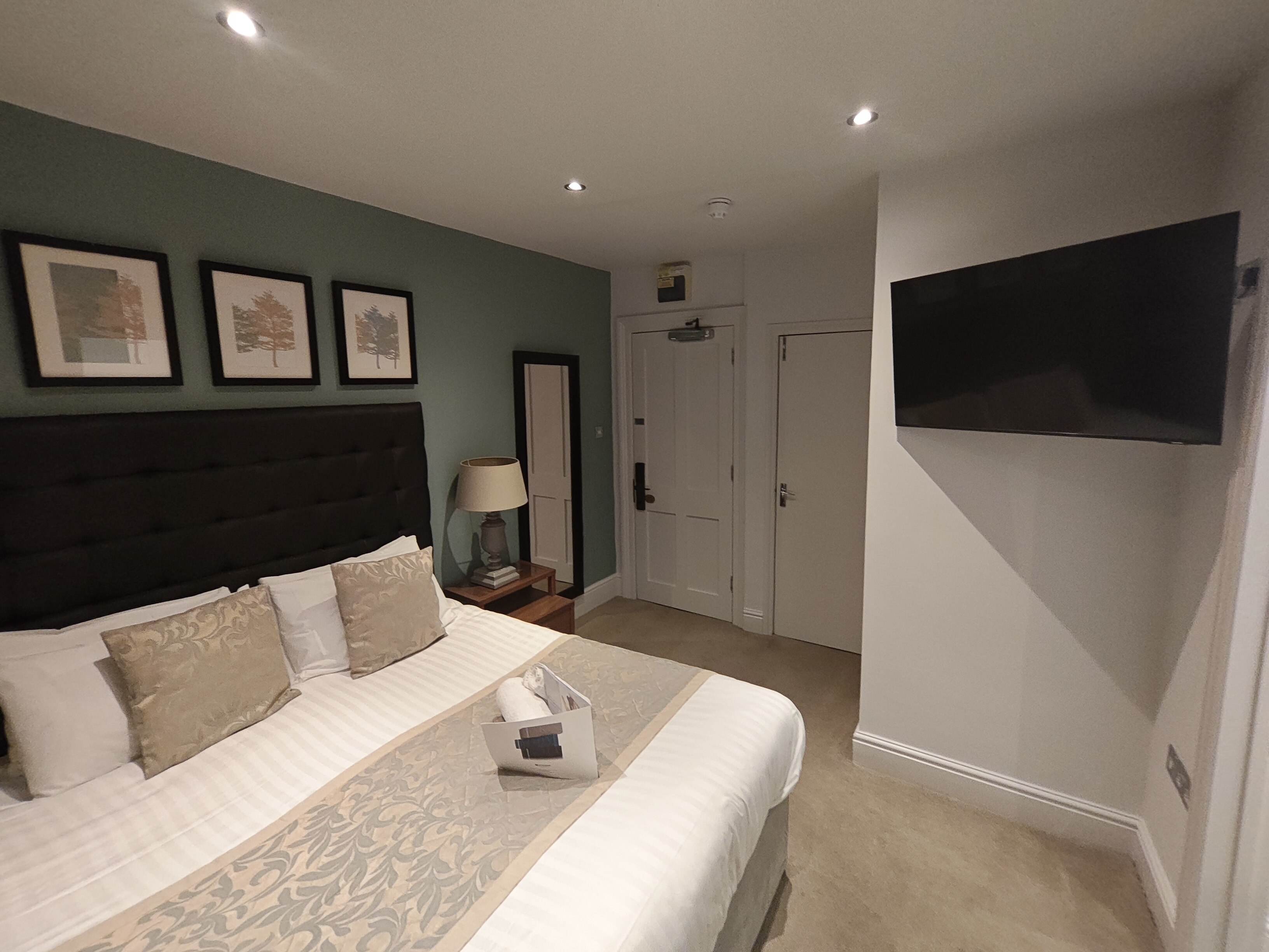 Deluxe Double Room with Balcony and Sea View 2