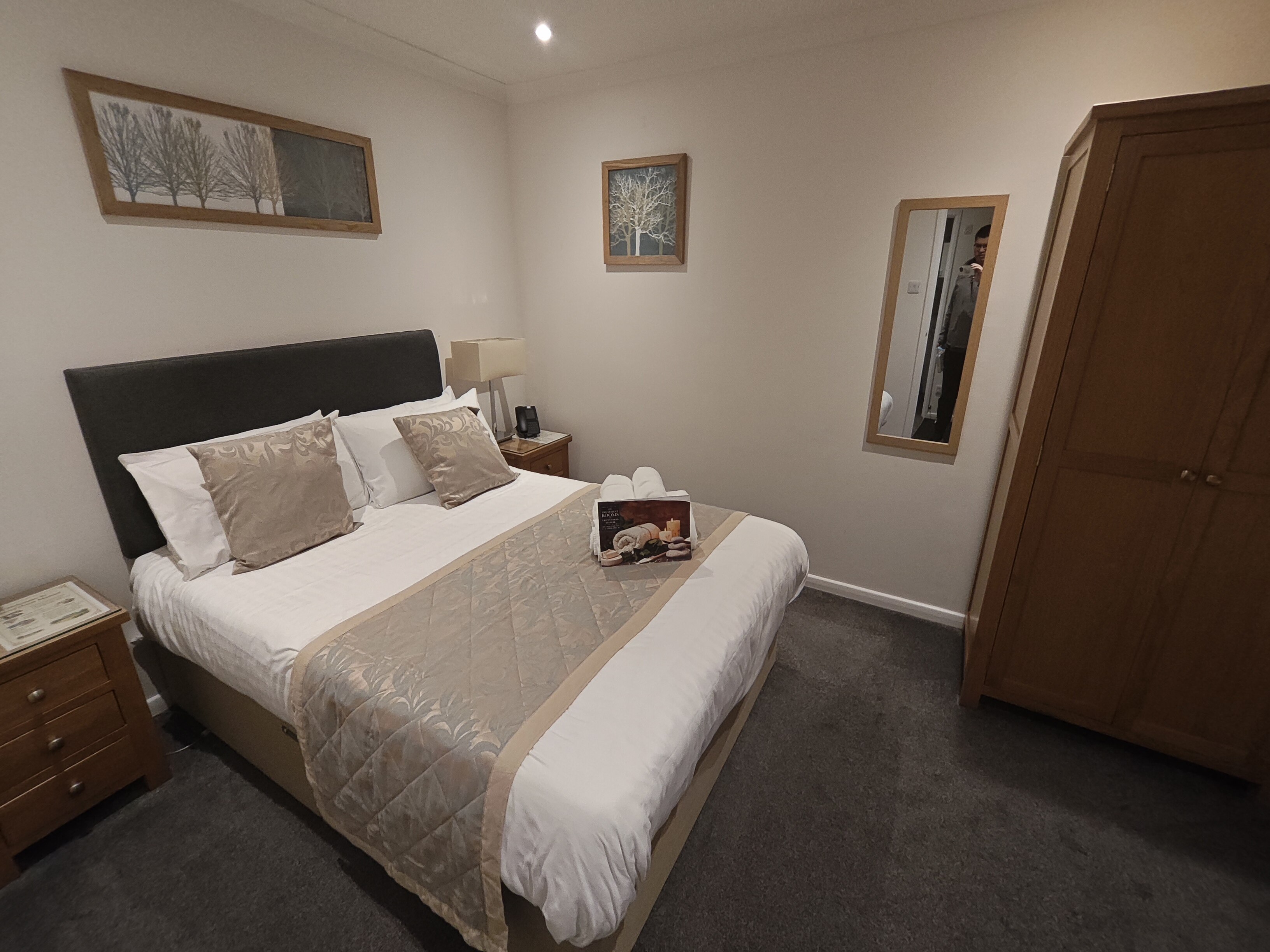 One Bedroom Lodge with Patio 3